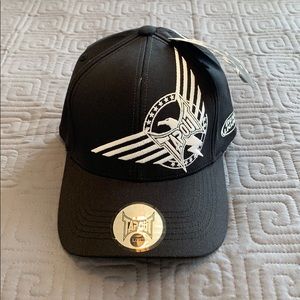 Tapout flex fit hat.